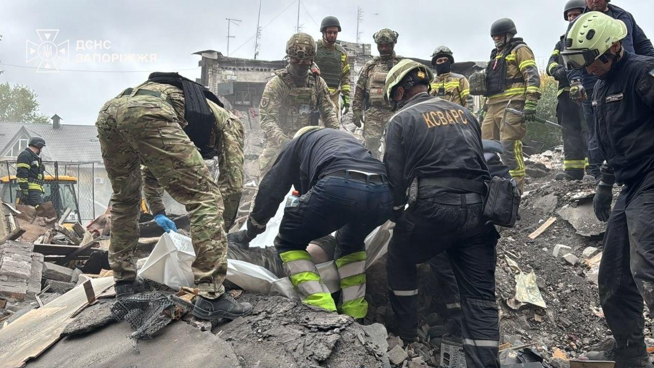 У Запоріжжі вже 17 загиблих після удару РФ, серед них троє дітей