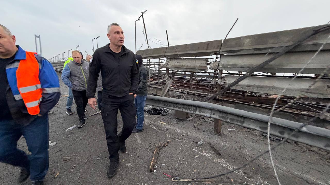 Росіяни знову атакували Південний міст: рух на ньому перекритий