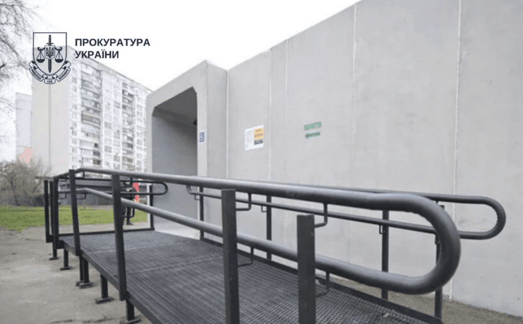 Прокуратура через суд вимагає від міської влади встановити у Києві мобільні укриття