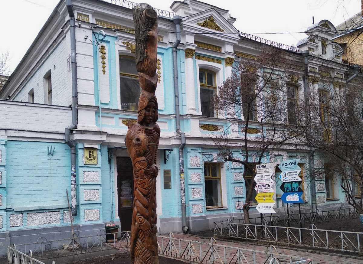 Деревянная скульптура Египетская жрица