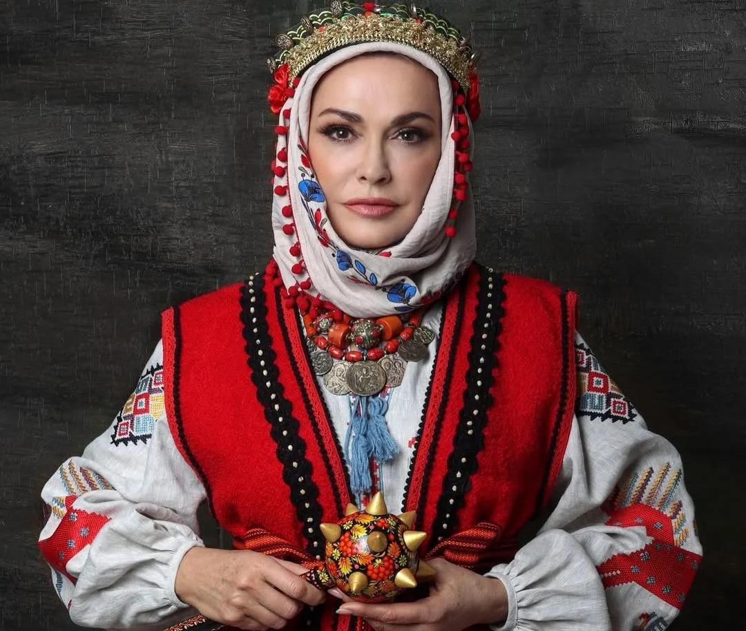 Ольга Сумська у образі Мотанки