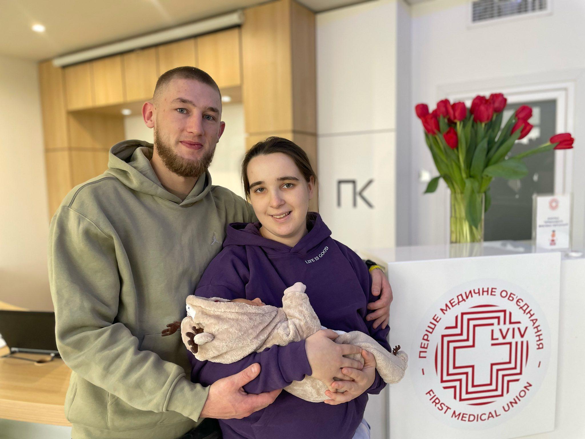 Ветеран, який на протезах дослідив найдовшу печеру світу — вперше став батьком