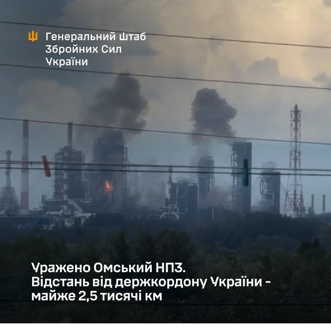 В РФ палає після атаки найпотужніший НПЗ за 2500 км від держкордону України